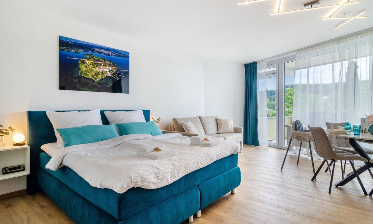 Uhldingen-Muehlhofen Apartment | Mainaublick Apartment – Comfort at Lake Constance with Sauna, Pool & Balcony View of Mainau