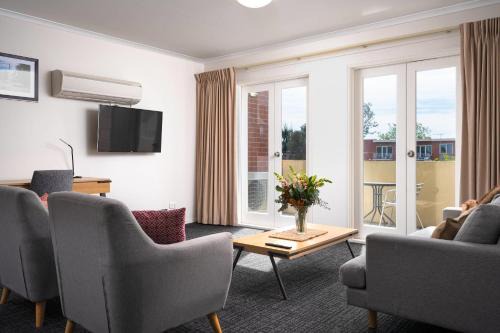 Kew Hotel | MainStay Suites Kew