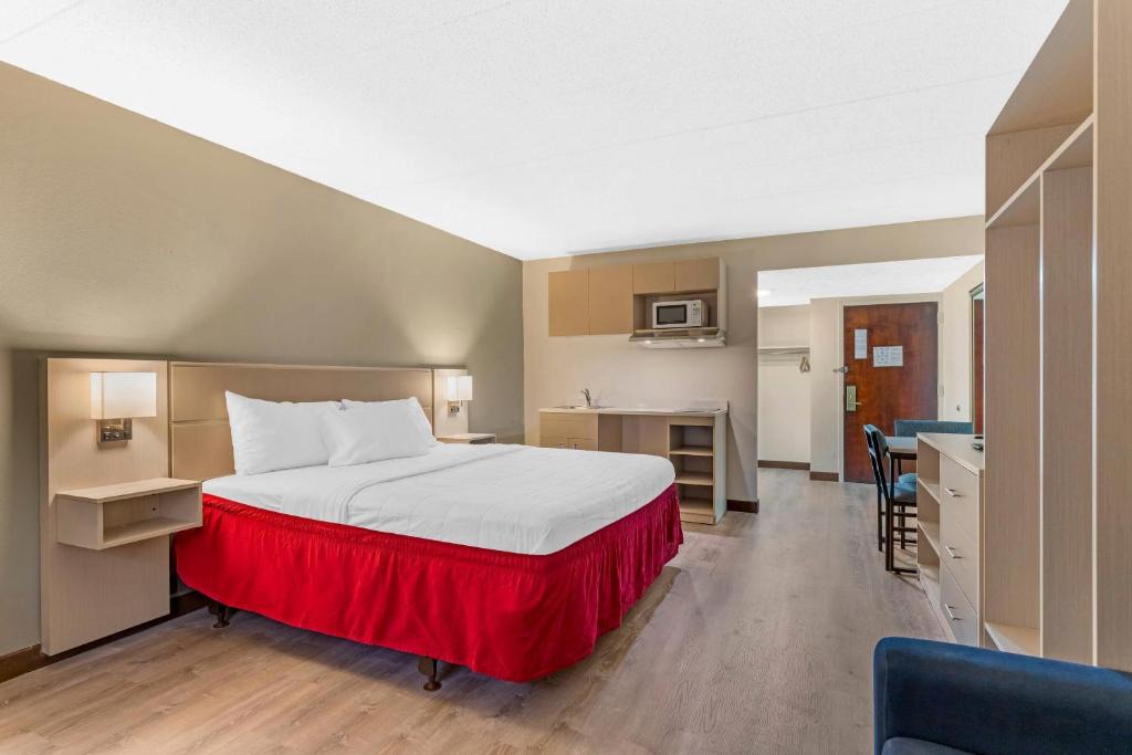 Lansing Hotel | MainStay Suites Lansing West