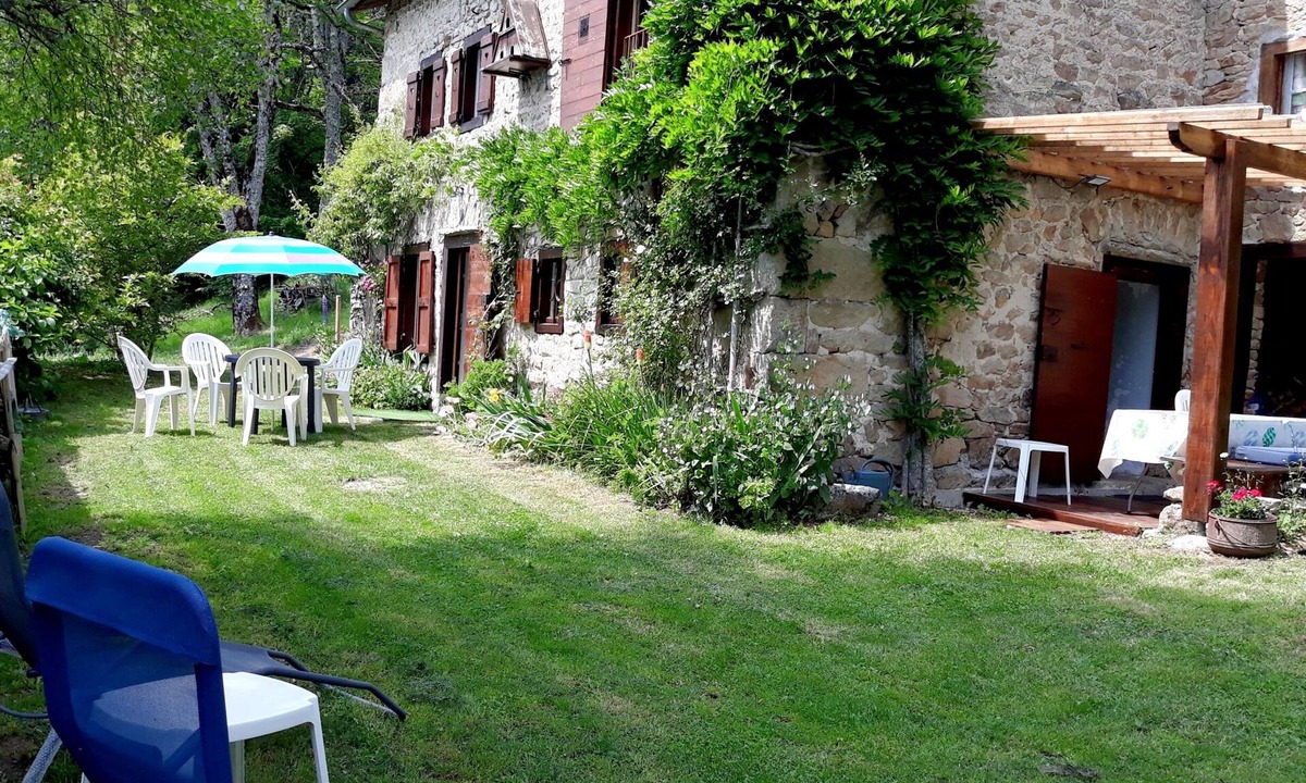 Saint-Pierre-la-Bourlhonne House | Maison Campagnarde ,parc Clôturé,altitude 1025m