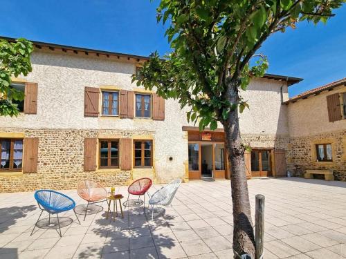 Saint-Hilaire-sous-Charlieu House | Maison paisible avec animaux admis - 15 pers. - FR-1-496-405