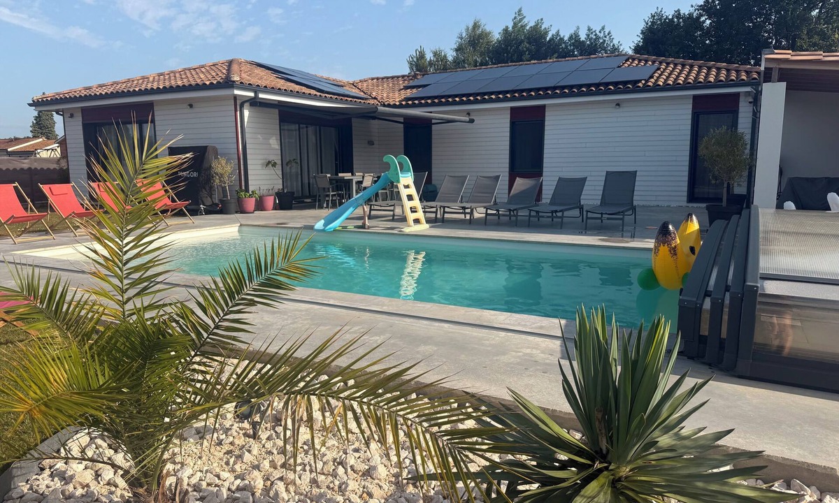 Salignac House | Maison 160m2 Avec Piscine et Jeux Extérieur Proche Bordeaux