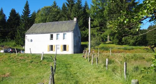 Saint-Genes-Champespe House | Maison accueillante à Saint-Gènes-Champespe + Vue sur le lac