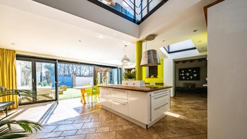 Messigny-et-Vantoux House | Maison ALMA Piscine -Baby Foot - Cheminée- Jacuzzi