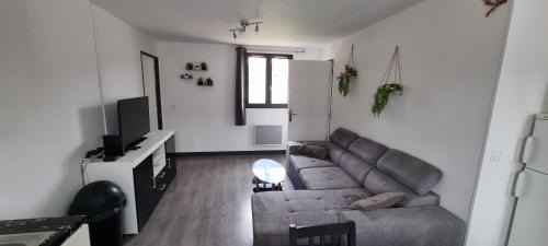 Chateauroux Apartment | Maison avec jardin et garage