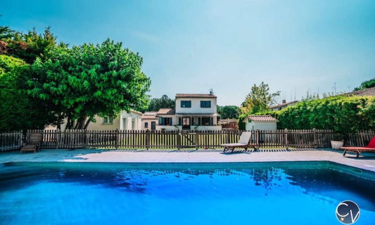 Le Thor House | Maison Avec Piscine, Jacuzzi, Sauna et Billard
