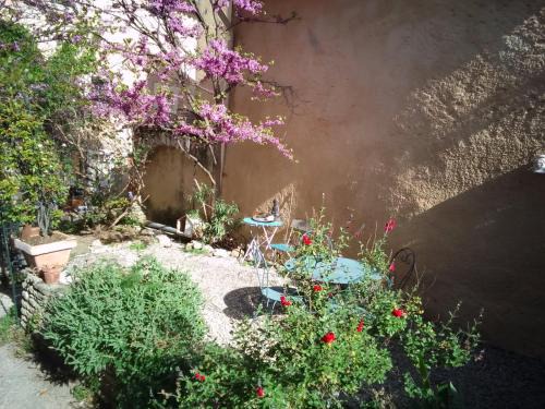 Rustrel Apartment | maison avec vue sur le Colorado Provençal