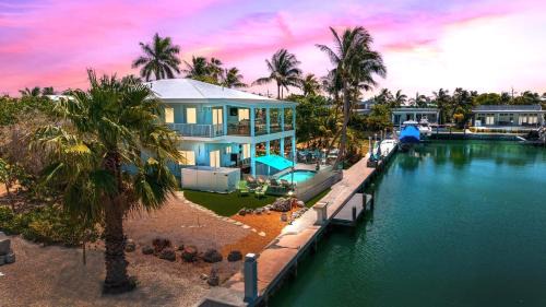 Key Colony Beach House | Maison Blue Sands -120' Dock, HtdPool, Game Room, BBQ, MiniGolf, Baby Items