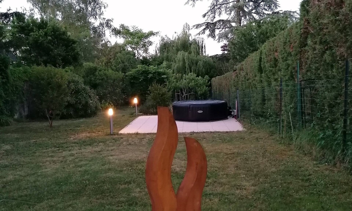 Castres House | Maison Calme et Tranquille Avec Terrasse, Jacuzzi et Climatisation aux Chambres