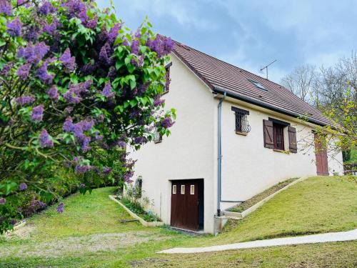 Vezillon House | Maison chaleureuse dans un écrin de verdure