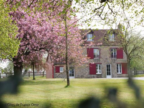 Menil-Gondouin House | Maison chaleureuse en Normandie avec jardin arboré - FR-1-497-143