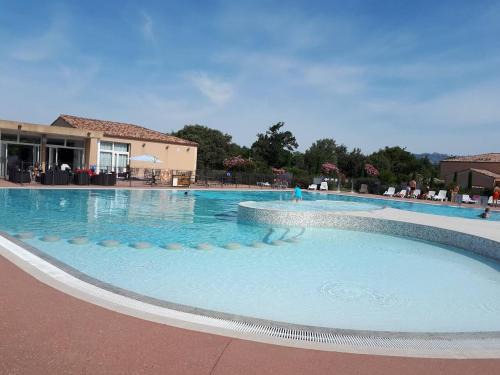 Aubignan House | Maison conviviale à Aubignan avec piscine partagée