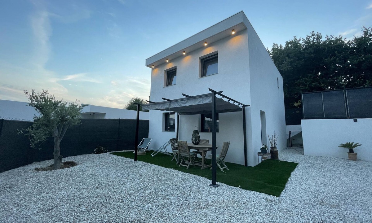 Caucade House | Maison Coquette