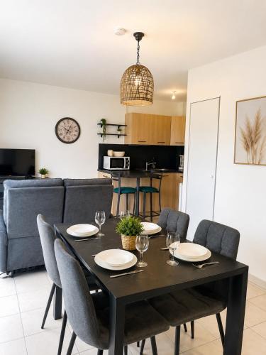 Saint-Planchers Apartment | Maison cosy avec jardin clos à 5 mn de Granville idéal familles et groupes