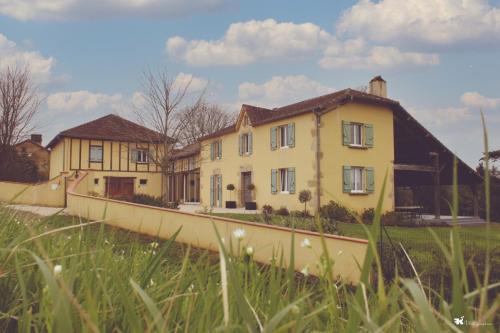 Blousson-Serian House | maison d'hôtes Le Courty