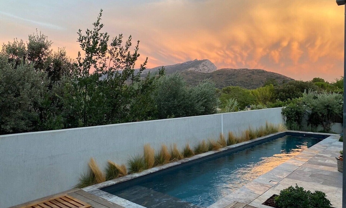 Saint-Marc-Jaumegarde House | Maison Dans Hameau au Pied de Sainte Victoire Vue Exceptionnelle Piscine Jacuzzi