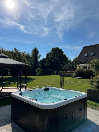 Cempuis Villa | Maison De Campagne - 6 Chambres 12 personnes - Jacuzzi, Cinéma 7 Places, Sauna by So Homy