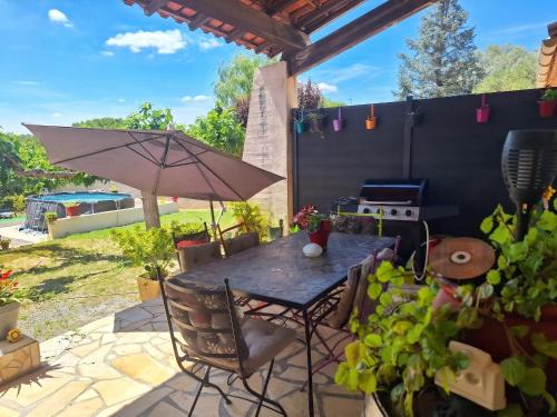 Autignac House | Maison de charme à Autignac avec vue sur jardin et montagne