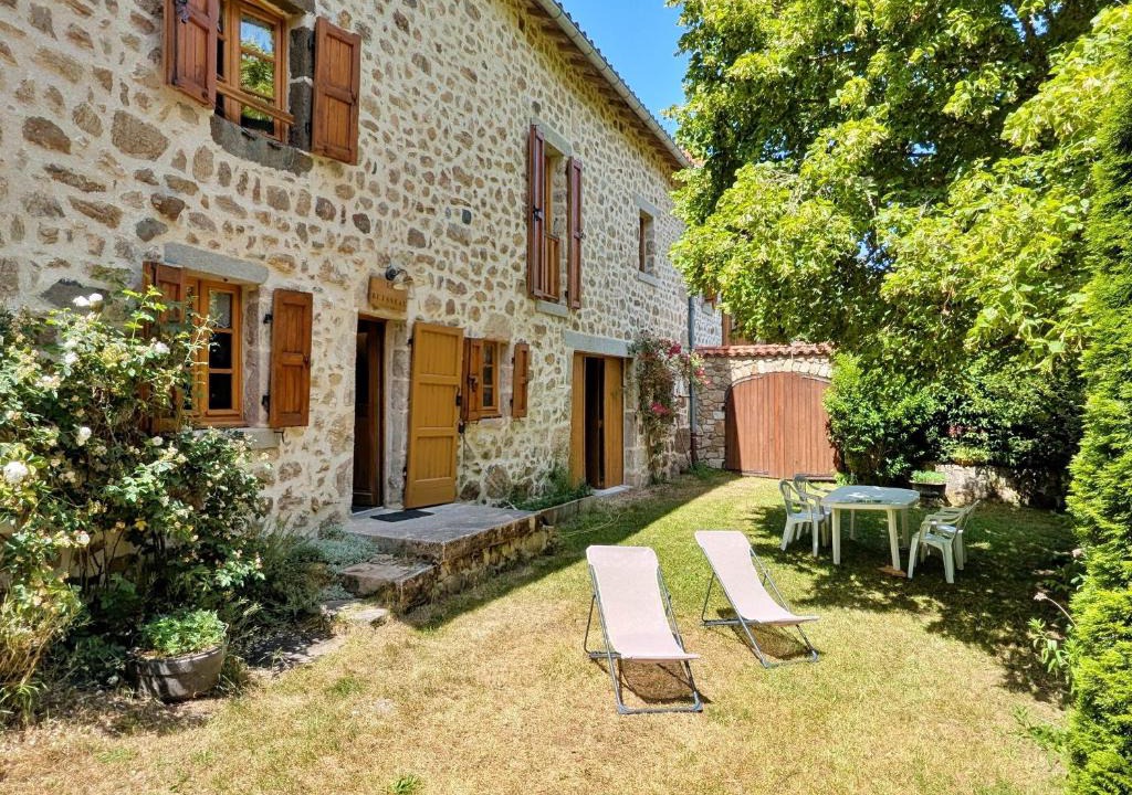 Allegre House | Maison de charme en pierre au bord d’un ruisseau, proche d’un bourg médiéval – Jardin et garage inclus - FR-1-582-151