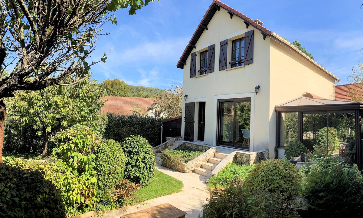 Bievres Villa | Maison de Charme Proche Paris, un Havre de Paix Avec Piscine et Salle de Sport !