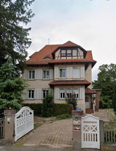 Illkirch-Graffenstaden Apartment | Maison de maitre a Strasbourg illkirch 3 chambres