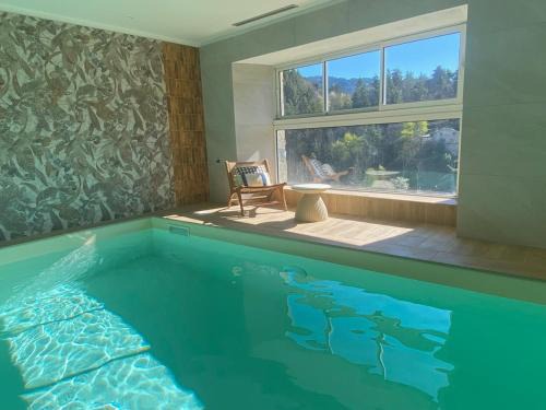 Saint-Martin-de-Valamas House | Maison de charme 9 pers Piscine intérieure et vue
