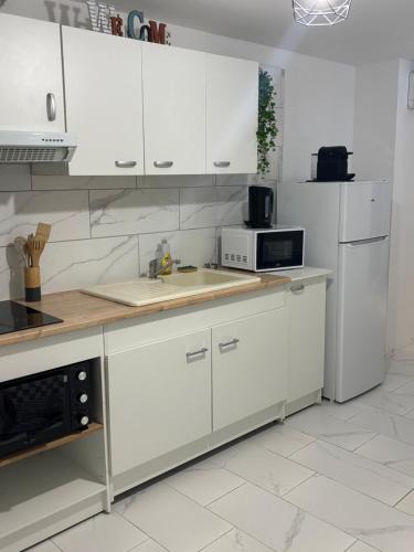 Saint-Paulet-de-Caisson Apartment | Maison de village au calme 4 personnes