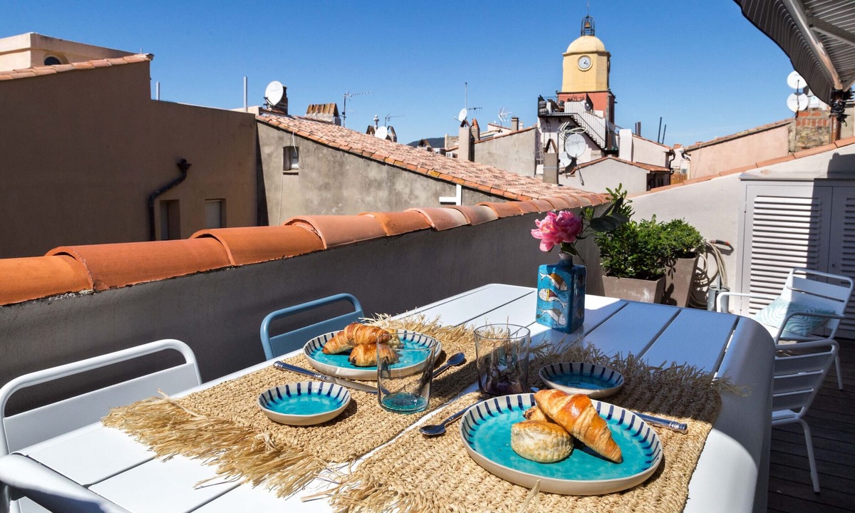 Old Town House | Maison de l'Ormeau - Beautifully decorated 3-bedroom townhouse with roof top terrace