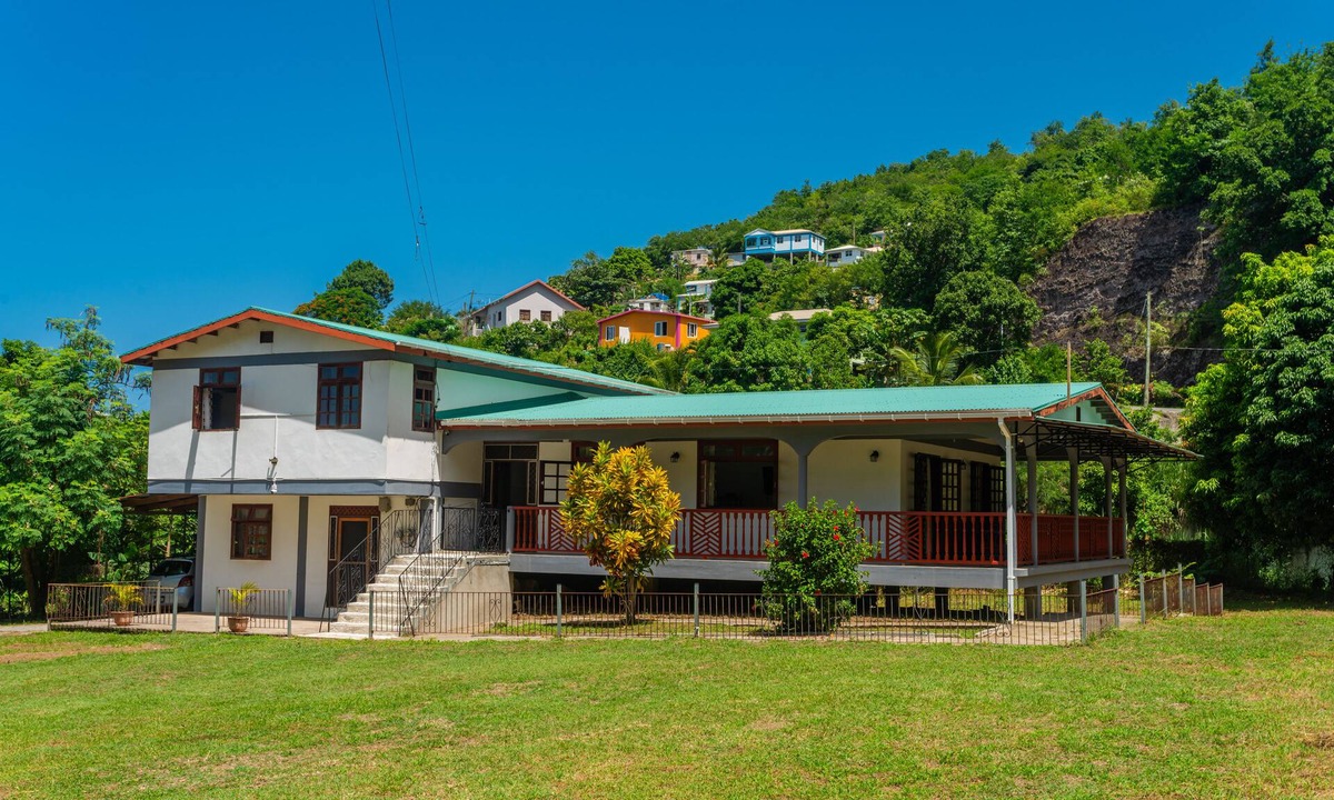 Saint Peter Parish House | Maison de Lecointe - Spacious 4-bed House