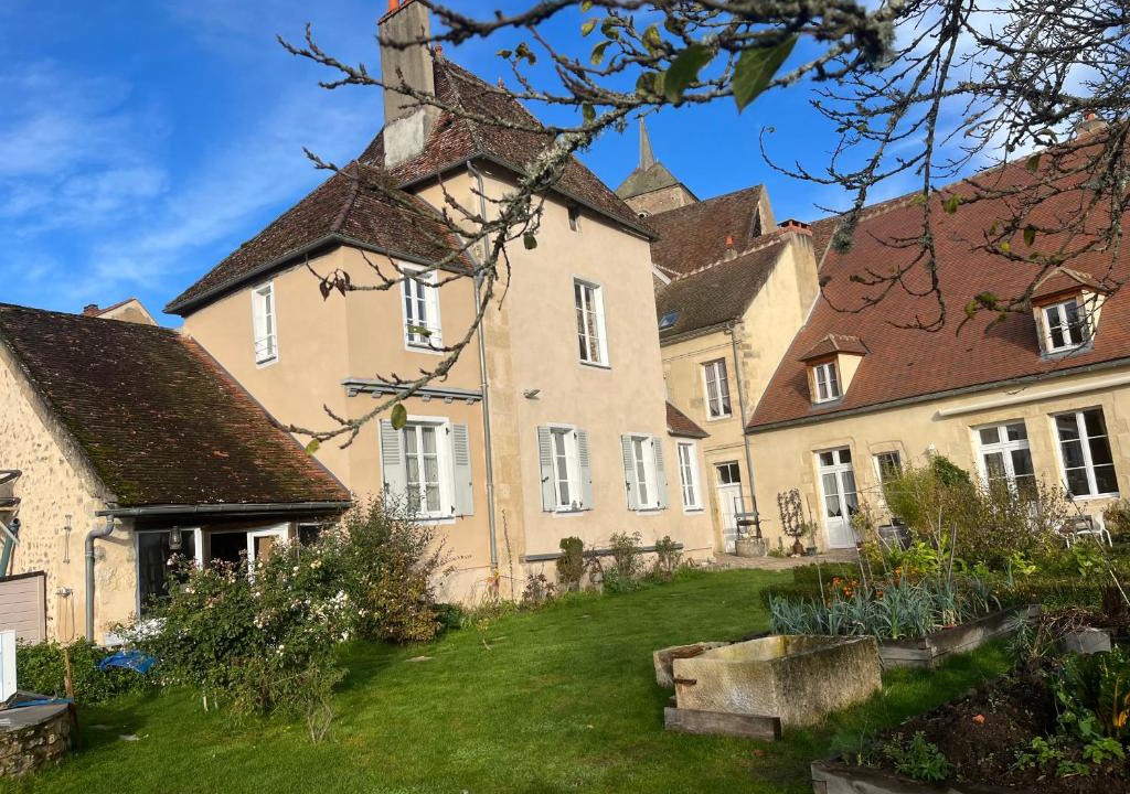 Avallon House | Maison de Noble Nicolas