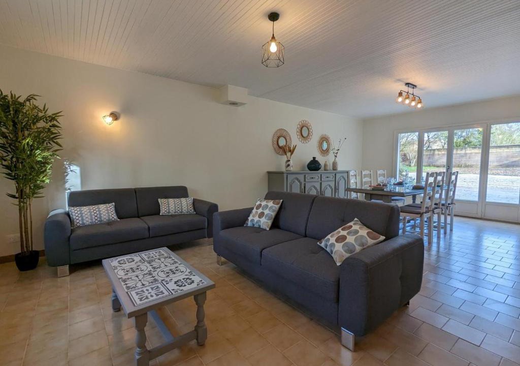 Puyreaux House | Maison de plain-pied avec wifi et animaux acceptés, jardin et terrasse privés - FR-1-653-227