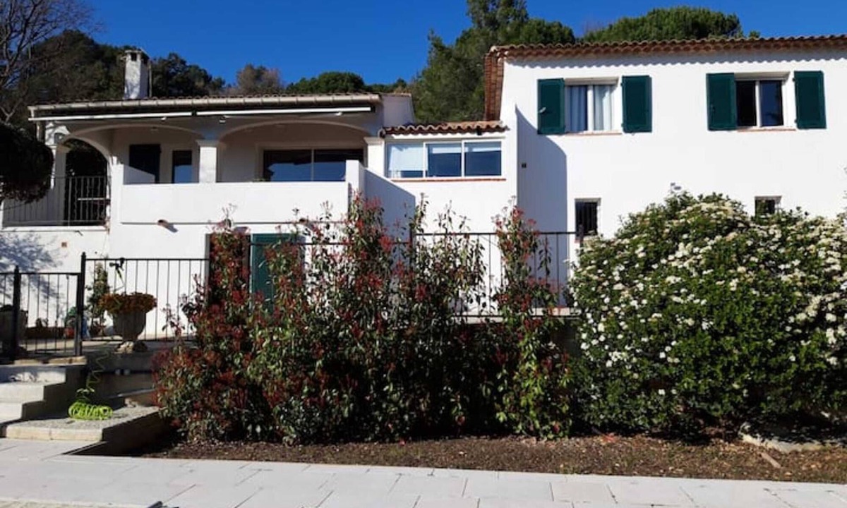 Camps-la-Source Villa | 'Maison De Vacances, Centre Var' with Mountain View, Wi-Fi and Air Conditioning