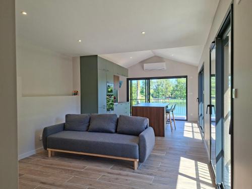 Saint-Pierre-de-Boeuf House | Maison du Bord du Rhône