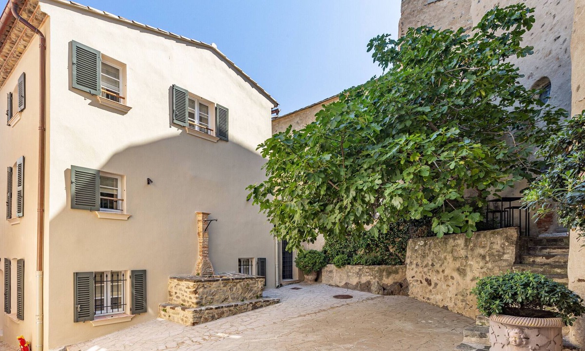 Old Town House | Maison du Puits - Luxury 2-bedroom town house in the heart of Saint-Tropez
