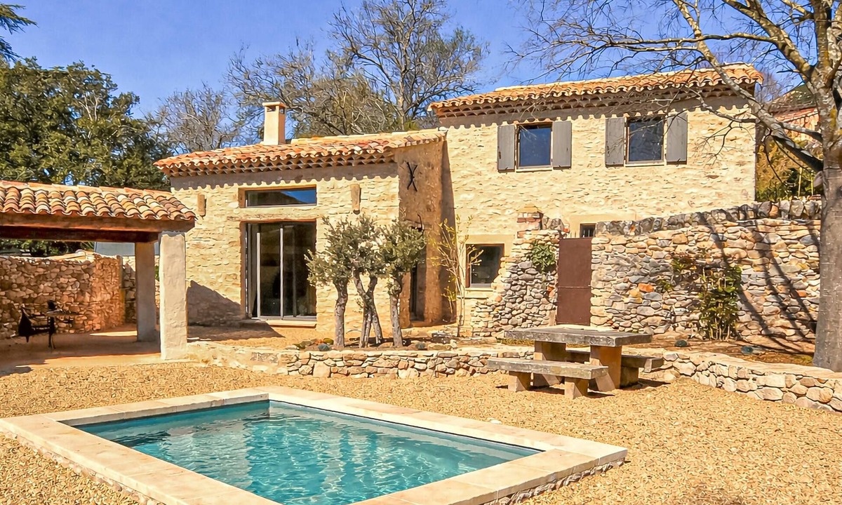 Rustrel House | Maison en pierre avec piscine