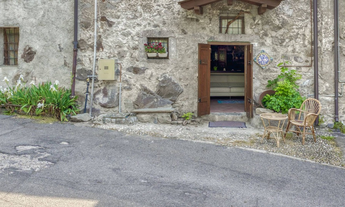 Capo di Ponte Apartment | Maison Enchantée