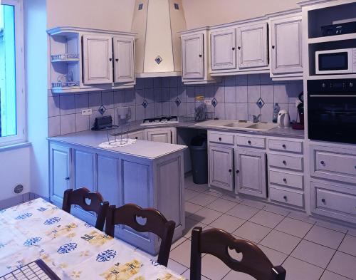 Ruffec House | MAISON ENTIERE CENTRE-VILLE DE 4 à 12 PERSONNES