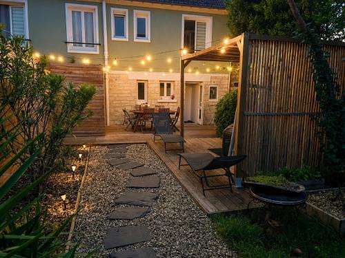 Champigny-sur-Marne Apartment | Maison esprit guinguette - Jacuzzi- Parking privé