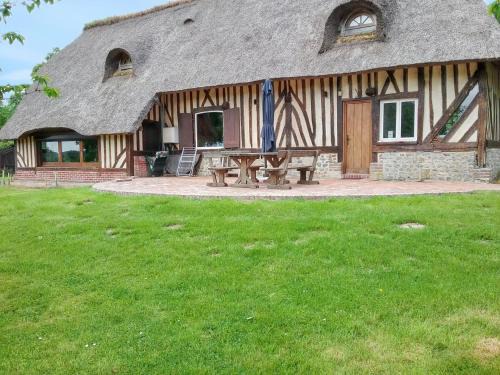 Clarbec House | Maison familiale avec jardin à Clarbec, 120 m², jeux pour enfants