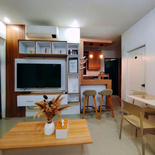 Antipolo House | Maison Five - Centralized AC, infront of Ynares
