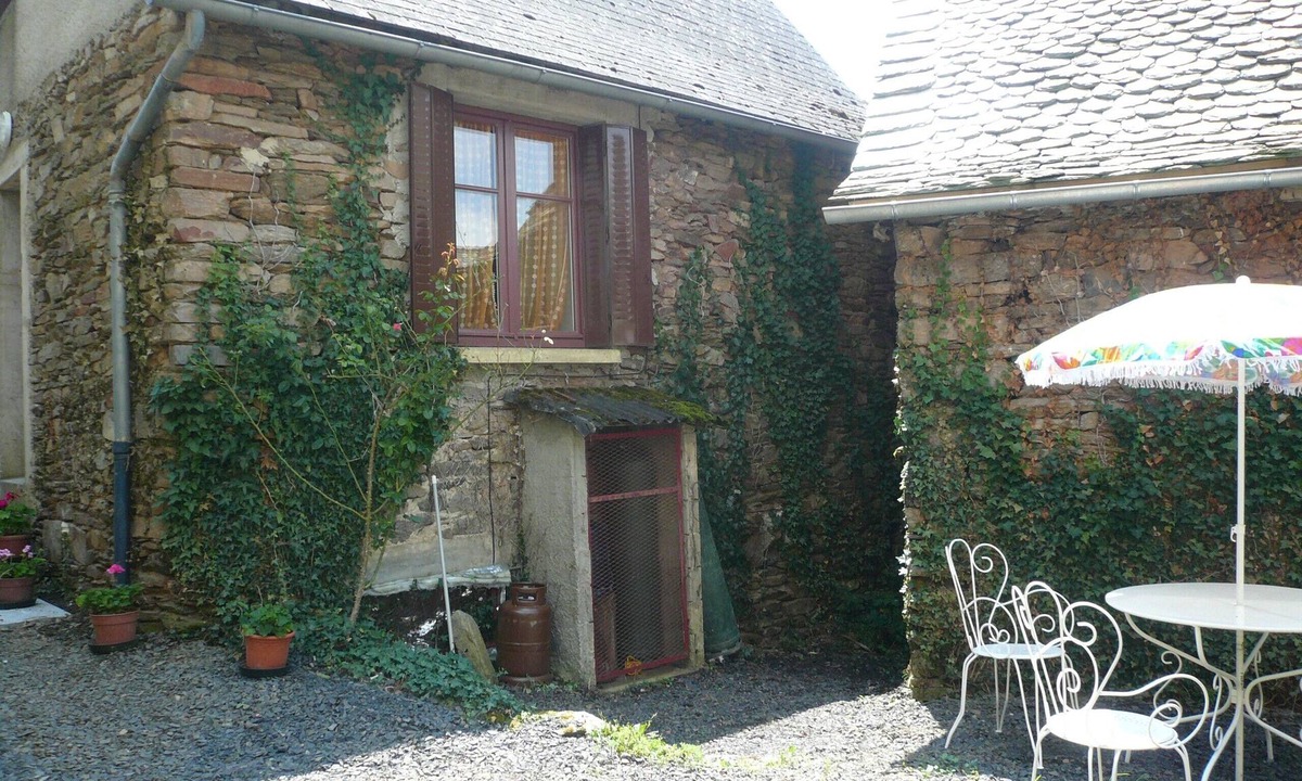 Castelnau-de-Mandailles House | Maison De Claude: Private Terrace, Private Garden & Wi-Fi