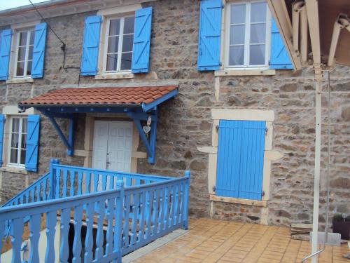 Le Perreon House | Maison LES BLEUETS