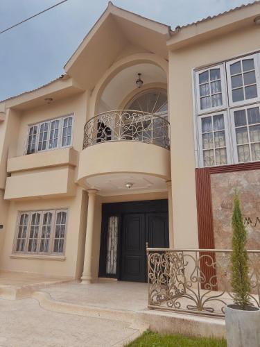 Monteria House | Maison luna