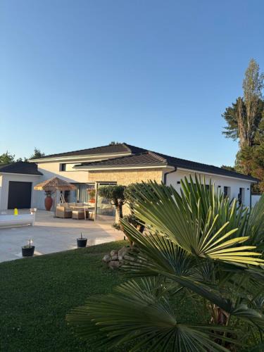 Ambares-et-Lagrave Villa | Maison Moderne