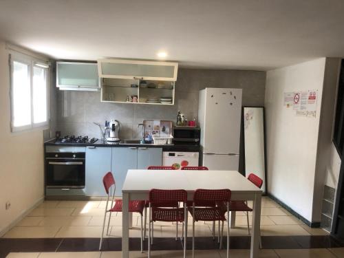 Stains House | Maison POUR OUVRIERS seulement PAS DE TOURISME, NI FAMILLE