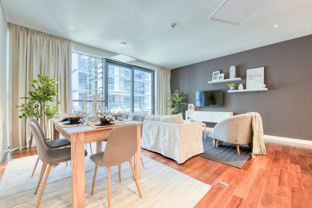 Al Wasl Apartment | Maison Privee - Apt with Dubai Luxury Experience Nxt to Burj Khalifa