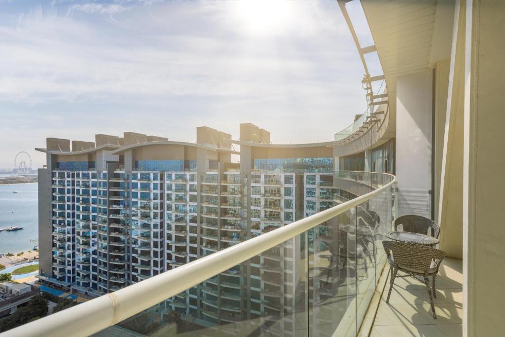 Palm Jumeirah Apartment | Maison Privee - Elegant Palm Retreat with Iconic Sea & Marina Vws