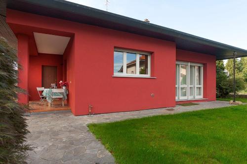 Besnate House | Maison Rouge
