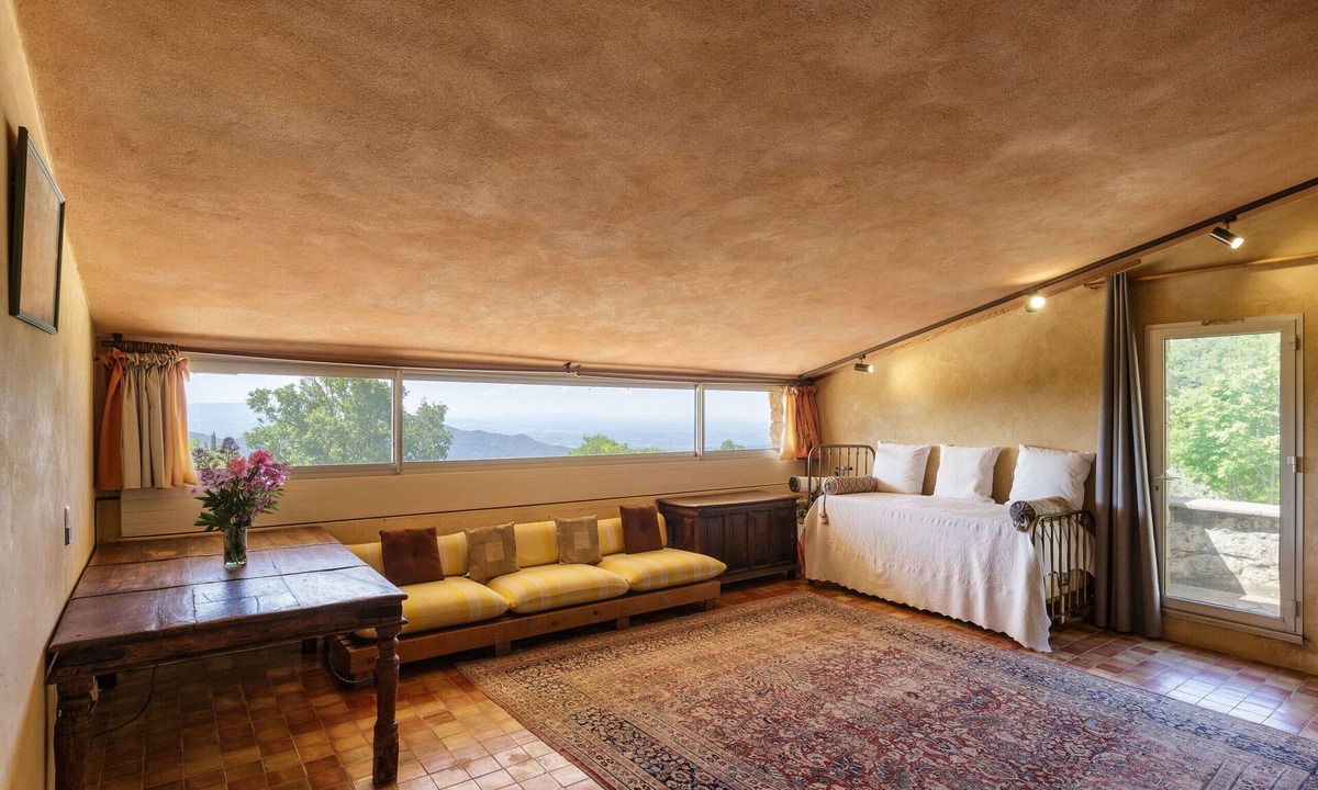 Suzette Villa | Maison Saint Amant with pool, tennis & magnificent views of Mt Ventoux