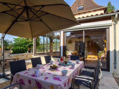 Villamblard House | Maison spacieuse avec piscine privée et internet à Villamblard - FR-1-616-132